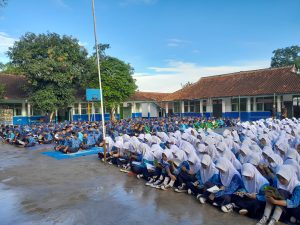 KREATIVITAS SISWA KELAS IX F-IX J KREATIVITAS SISWA KELAS IX F-IX J
